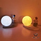 Lunar Nightlight, Astronaut-Style Creative Lamp